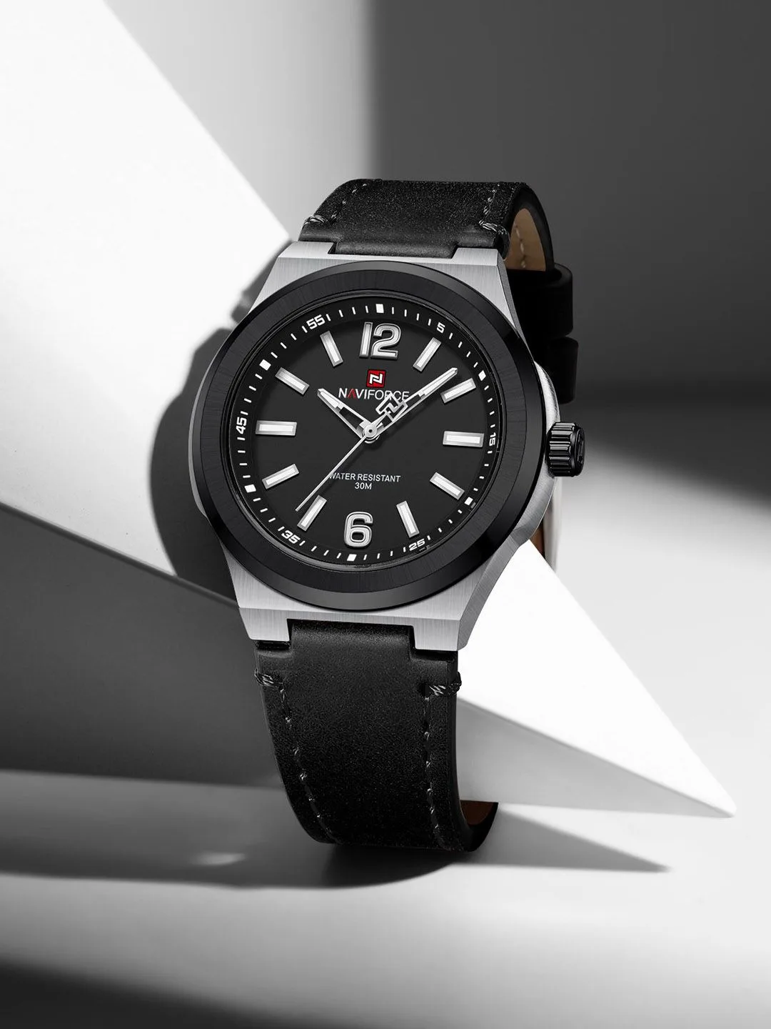 NAVIFORCE NF9233 Minimalist Men's Analog Watch PU Leather Strap Date Display